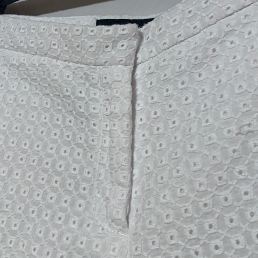 Sharagano White Eyelet Cotton Women's Bermudas with front & back pockets. NWOT - Picture 5 of 7